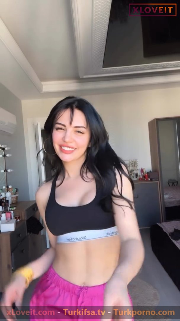 Ece Ronay ifşa Seksi hatunun videolarını seyret