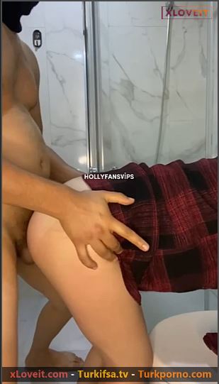 Hamile Sikiş Yasemin klozetin üzerine domalıp sikildi